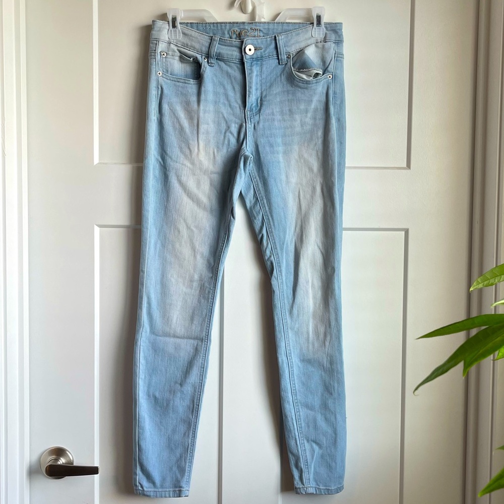 Mid-Rise Jeggings